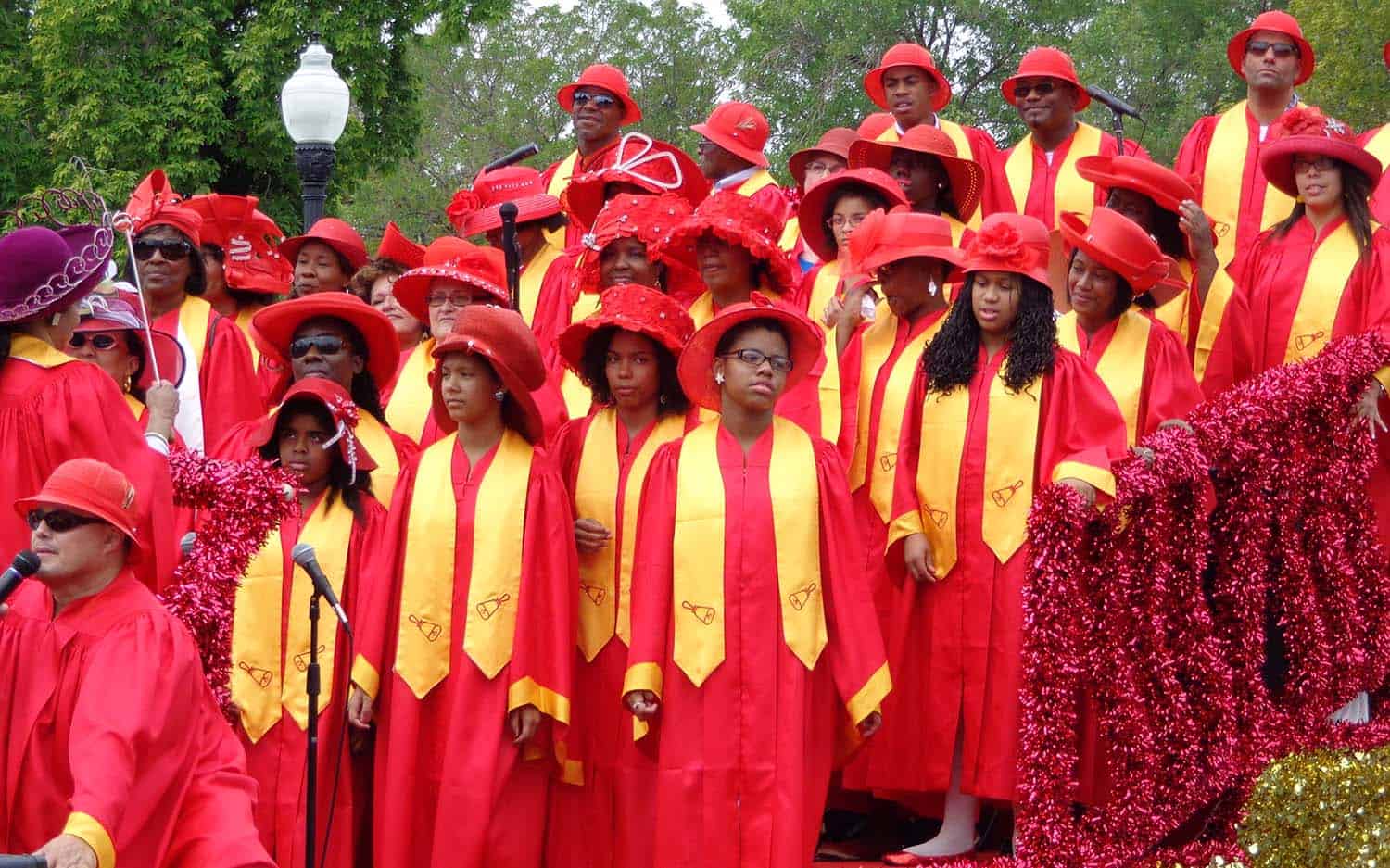 Dekkers Tribuneverhuur - bankentribune als koorpodium