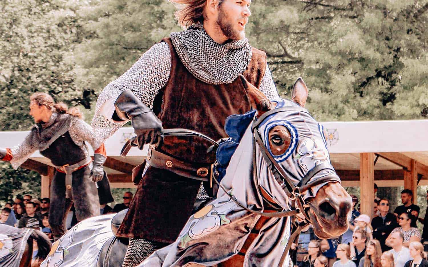 Dekkers Tribuneverhuur - bankentribune historische feesten en dorpsfeesten