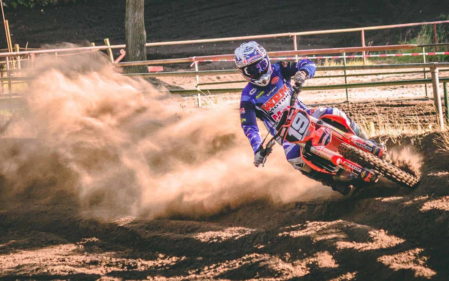 Dekkers Tribuneverhuur - bankentribune voor motorcross